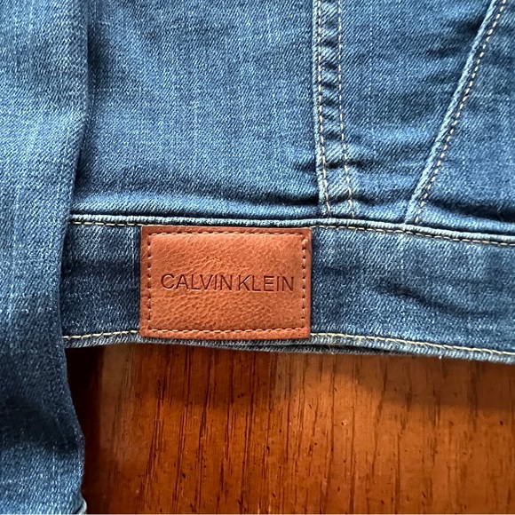 Calvin Klein Cropped Denim Jacket size Medium - Picture 7 of 8